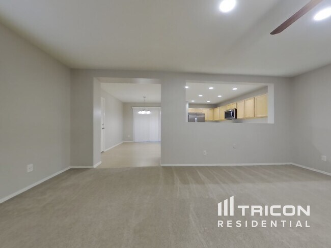 Building Photo - 810 N 112th Dr