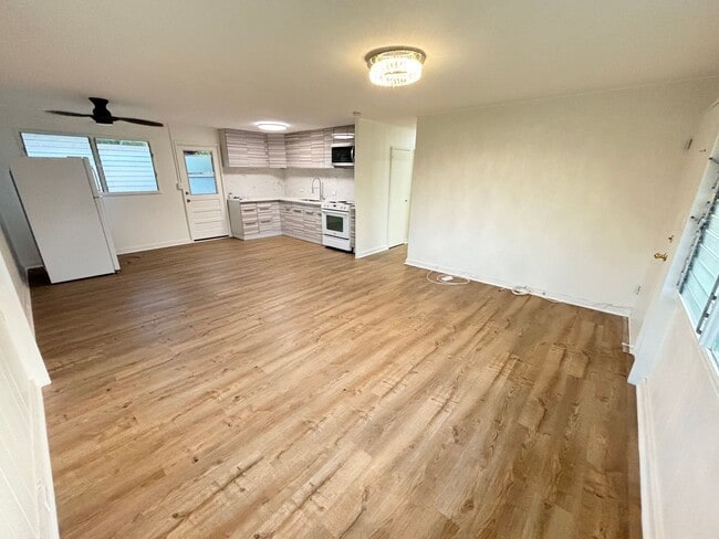 Foto del edificio - Newly Updated Gorgeous 3 Bed, 1.5 Bath Single Family House in Pearl City Available Now!