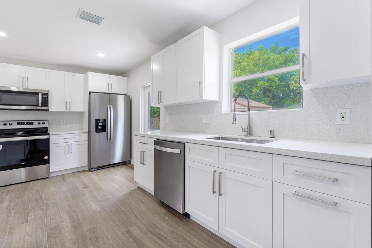 Foto principal - 641 SW 50th Terrace