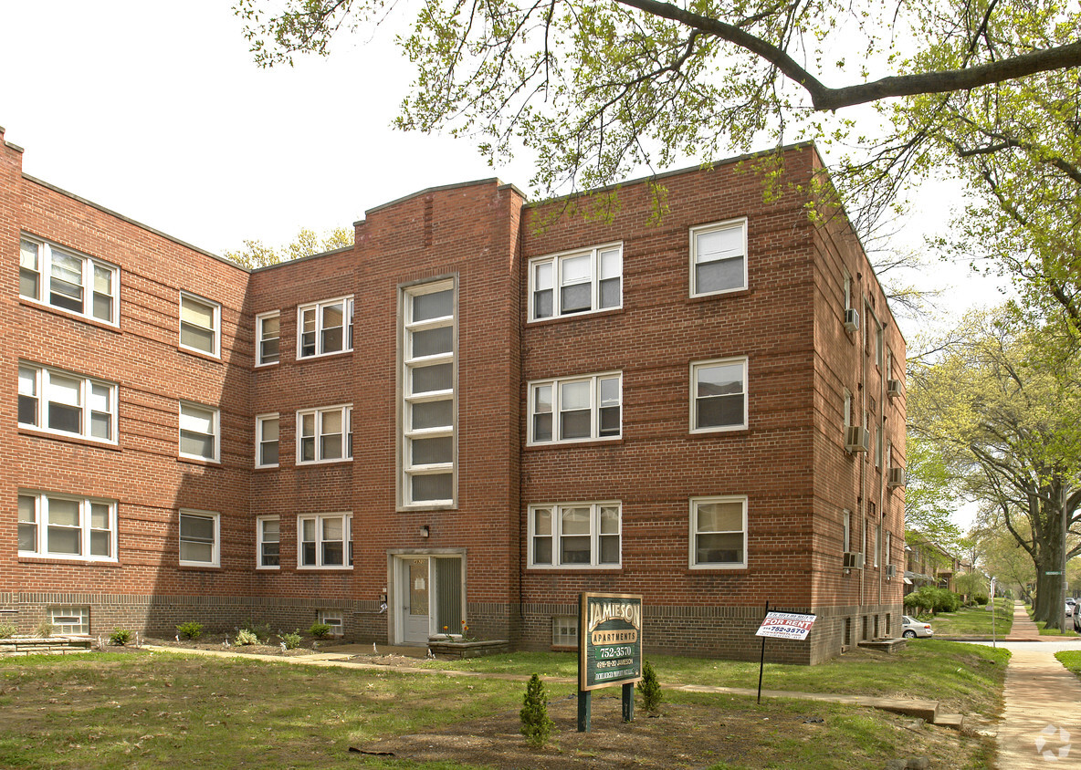 Primary Photo - 4916-20 Jamieson Ave Apts