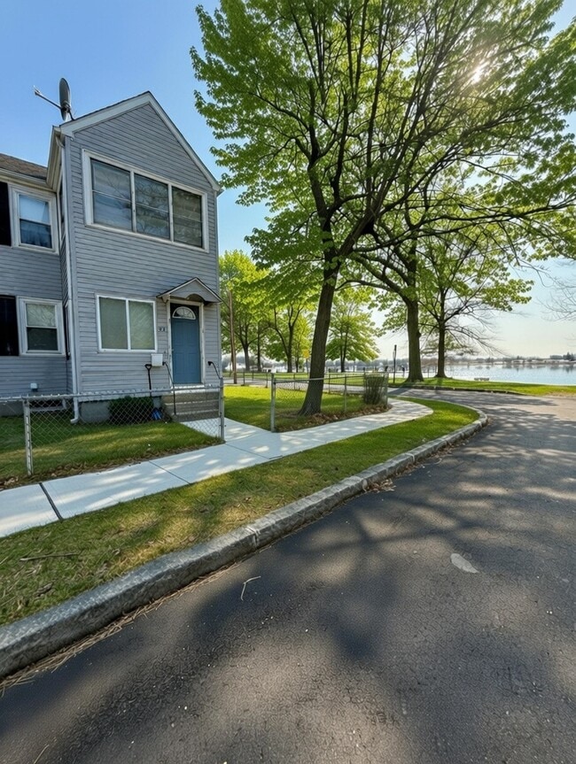 ON THE BEACH - 48 Dee Rd