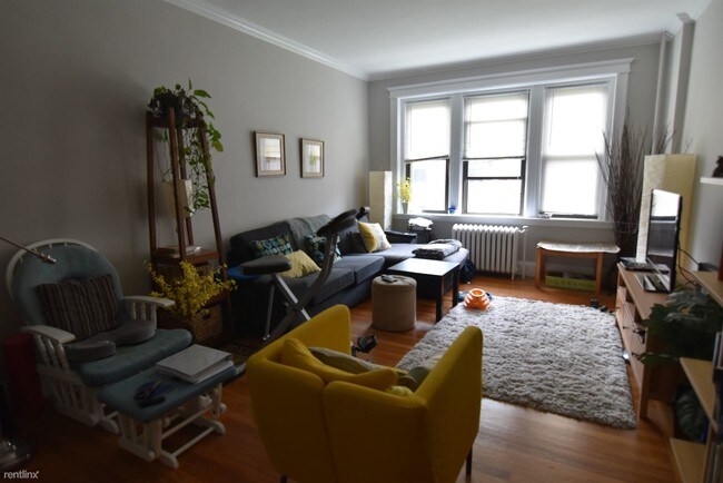 Building Photo - 3 br, 1 bath  - 7 Greenway Court
