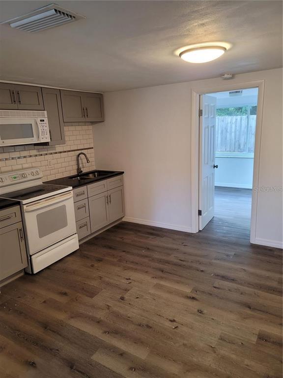 Foto del edificio - 7104 Gulf Breeze Cir