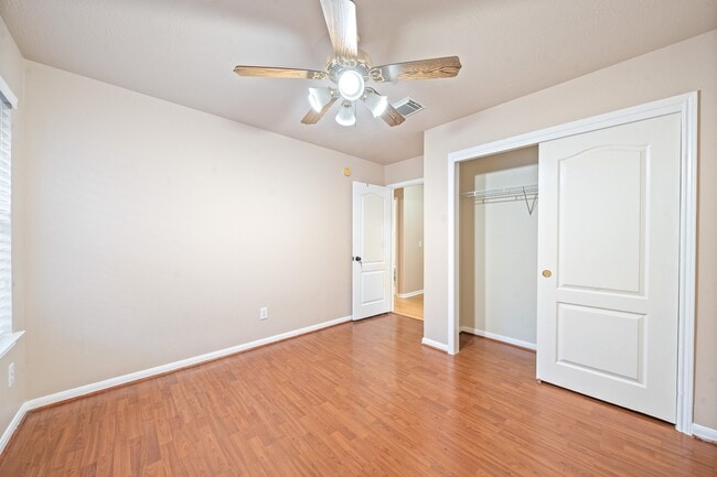 Building Photo - 10315 Kennewick Dr