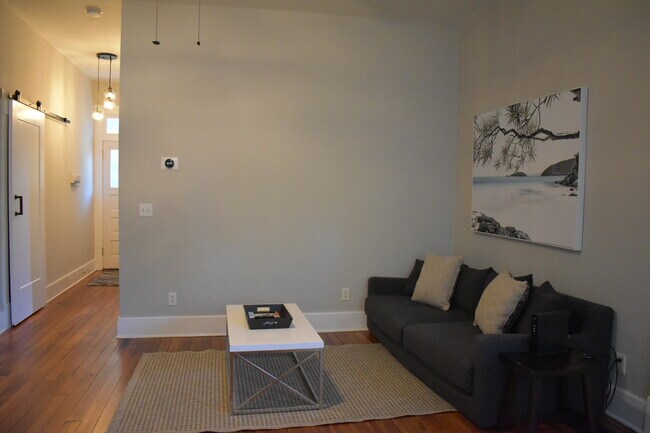 Foto del edificio - 915 E 39th St