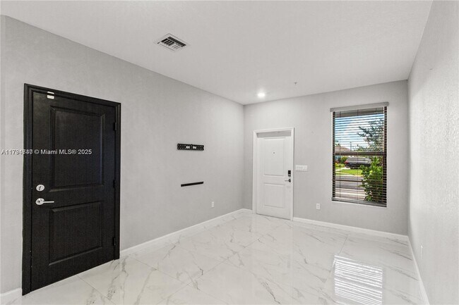 Building Photo - 221 SW 159th Way