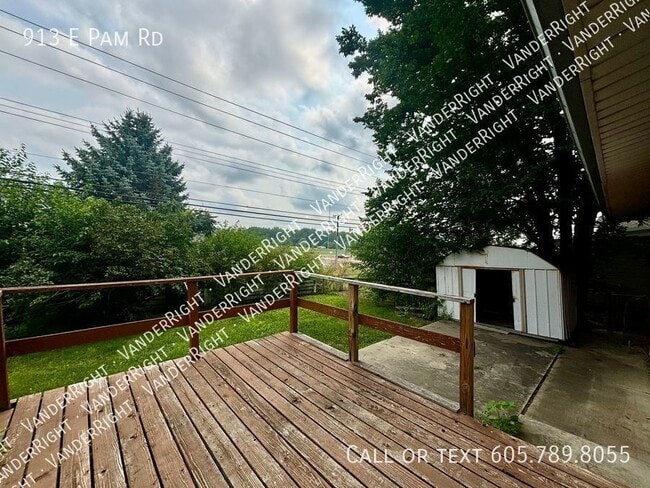 Building Photo - 913 E Pam Rd