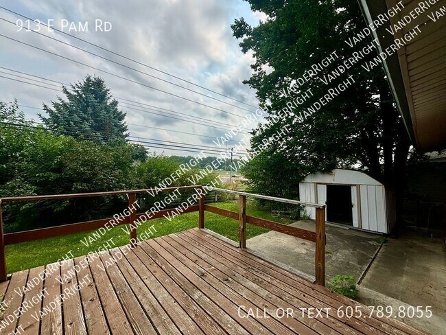 Foto del edificio - 913 E Pam Rd