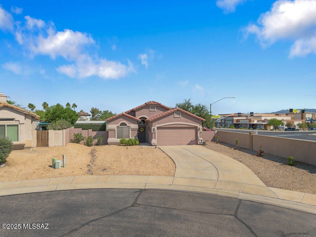 Primary Photo - 7659 N Hemingway Pl