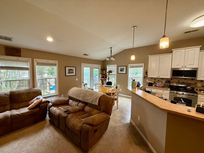 Building Photo - 610 Parkwood Dr