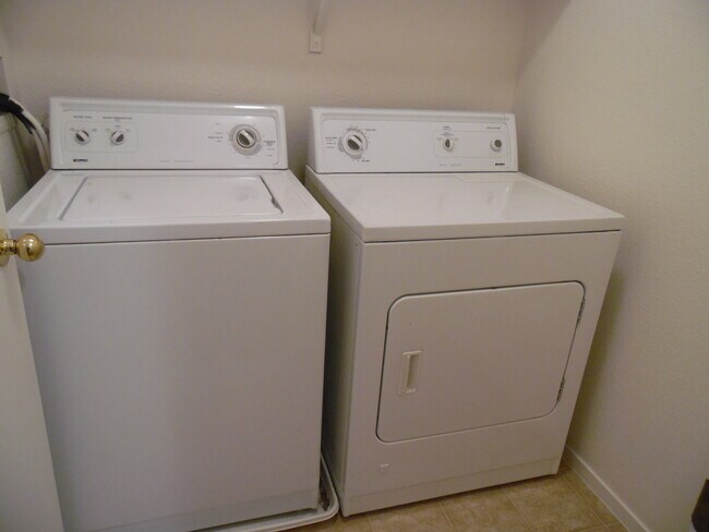 Foto del edificio - 3 bedroom townhome with 1 car garage!