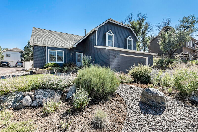 Primary Photo - 705 Grey Eagle Cir N