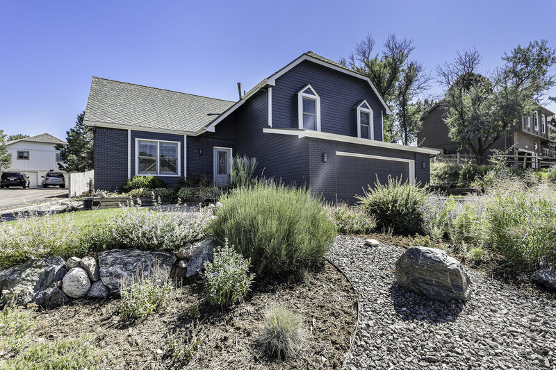 Photo - 705 Grey Eagle Circle North