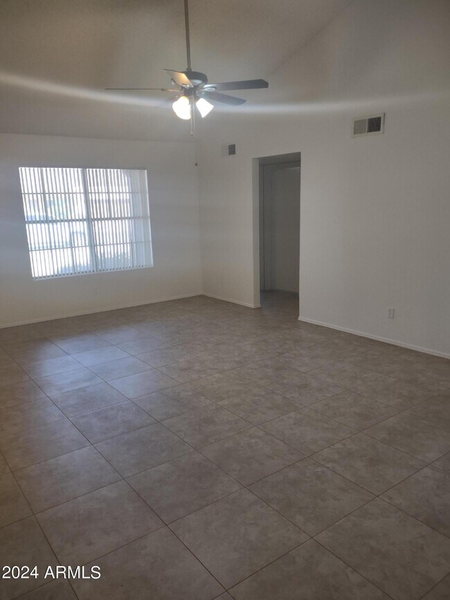 Foto del edificio - 1453 E Todd Dr