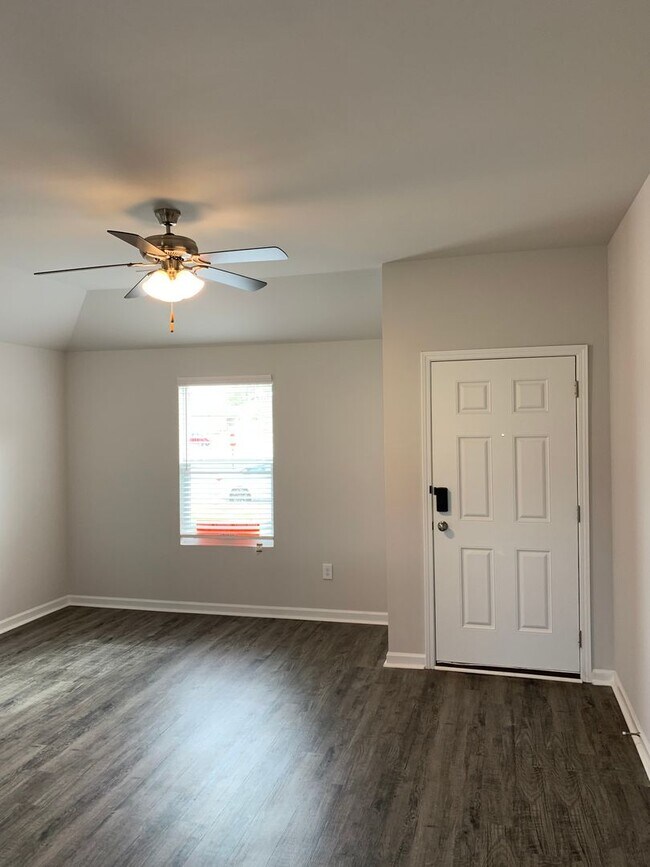 Building Photo - *Preleasing* Three Bedroom | Two Bath Home...