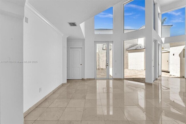Foto del edificio - 20645 NE 25th Pl
