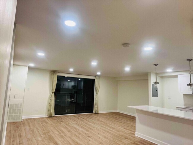 Building Photo - 6340 Americana Dr
