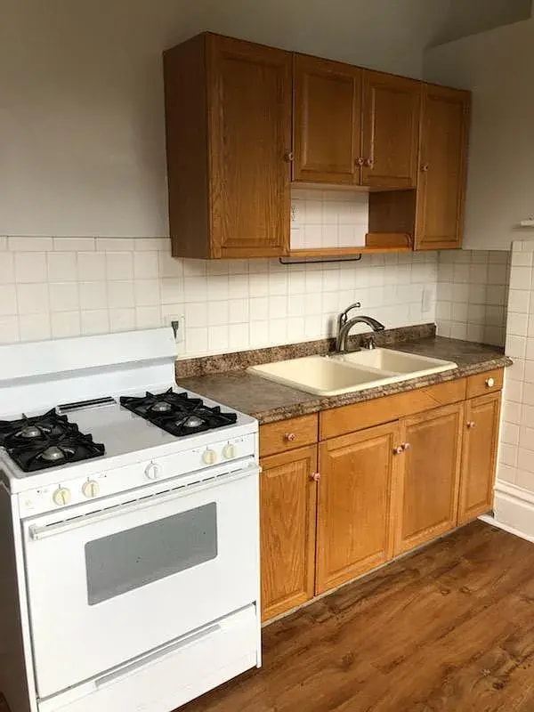 Primary Photo - 619 Oak St