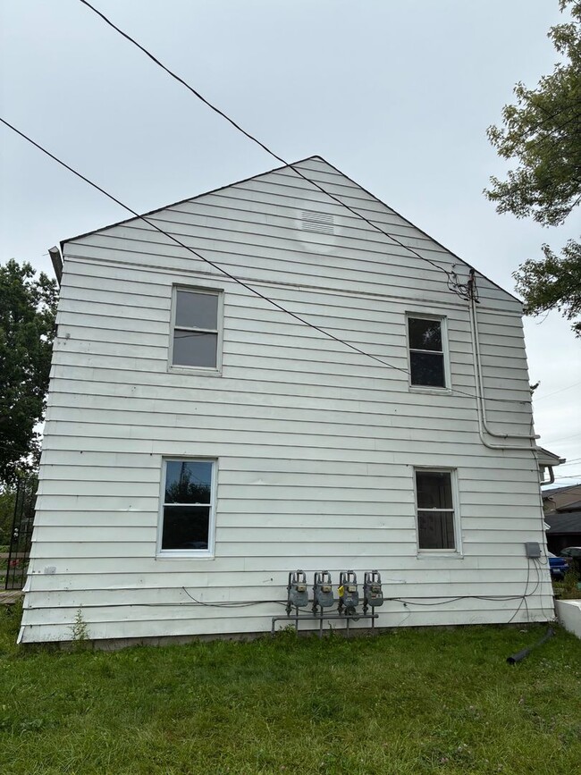 Building Photo - 949-955 South Central Dr