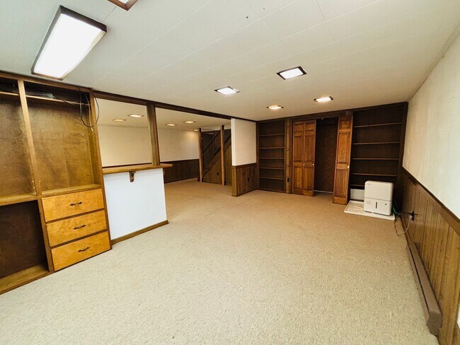 Building Photo - 1105 Robin Rd
