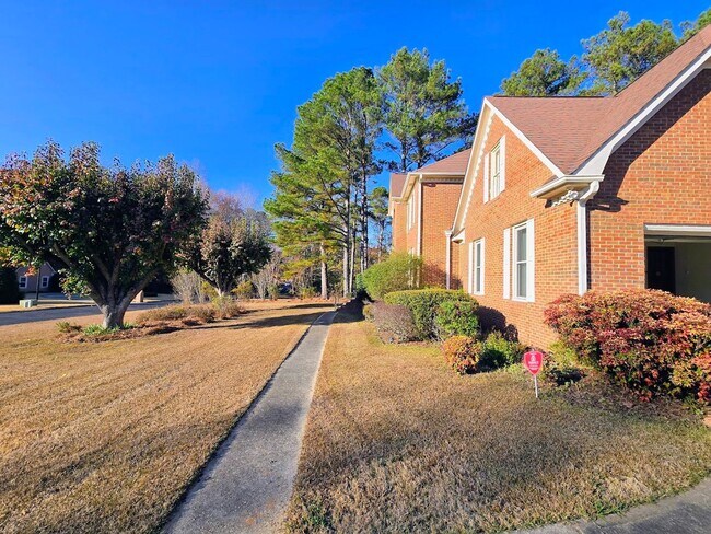 Foto del edificio - 270 N Drive, Fayetteville, GA 30214 – 4 BD / 2.5 BTH - Available NOW!