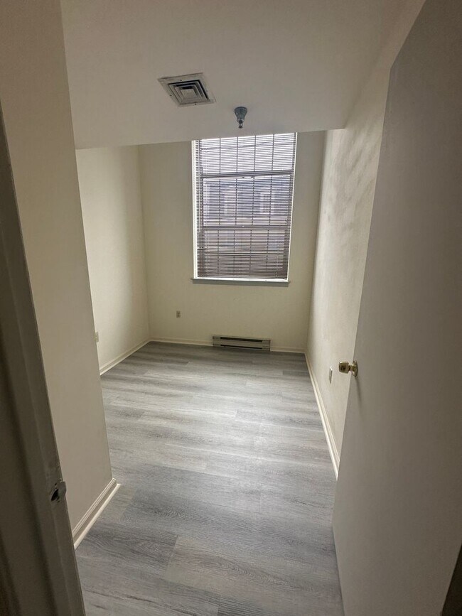 Building Photo - 149 Wilson St