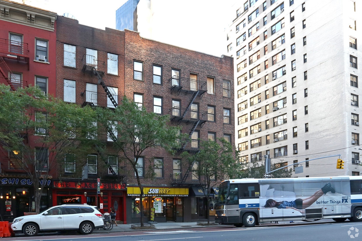 Building Photo - 579-581 3rd Ave