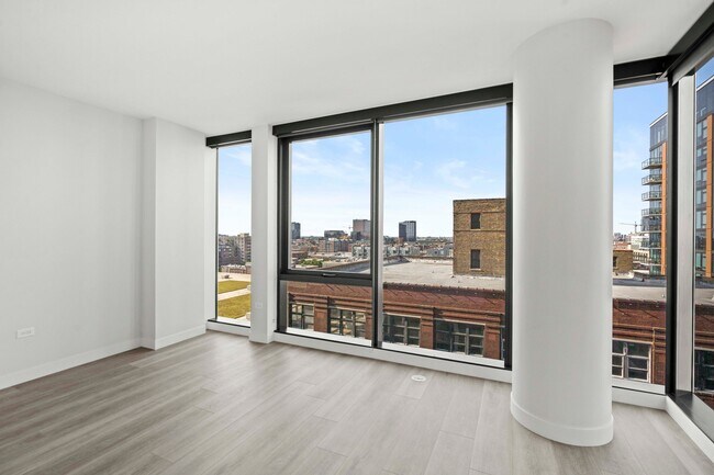 Building Photo - 1100 W Van Buren St