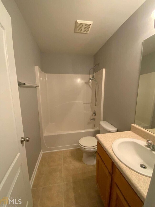Building Photo - 1105 Oak Hollow Ln