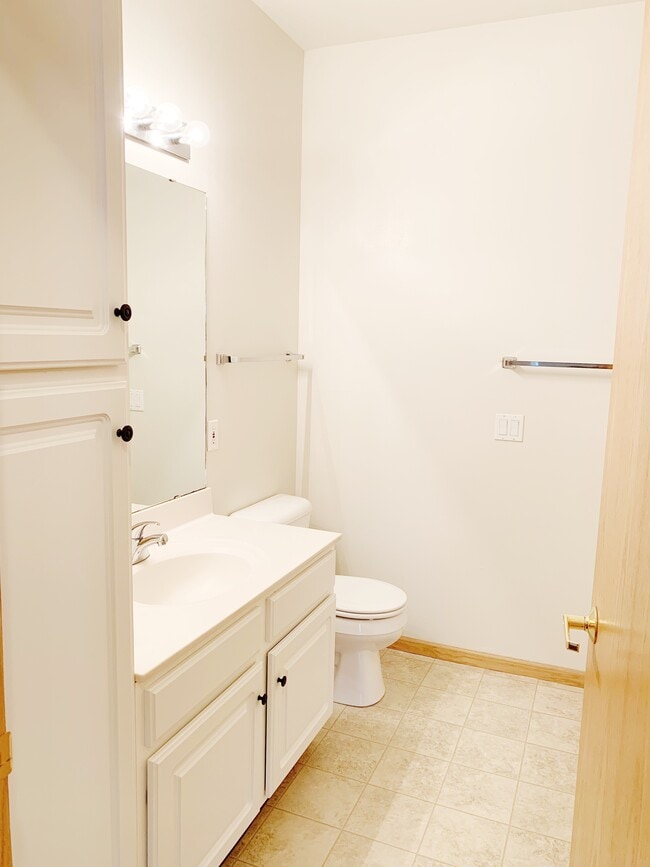 Building Photo - Stone Creek Apartments