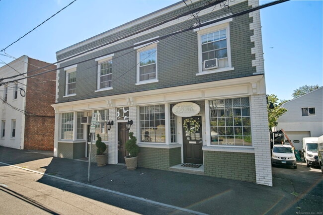 Building Photo - 60 Pemberwick Rd