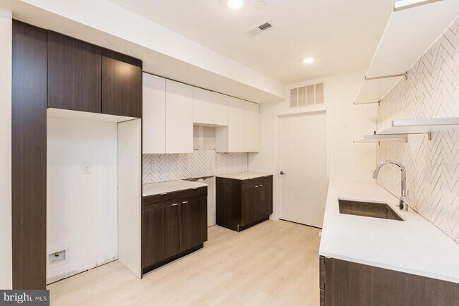 Building Photo - 1247 N 27th St