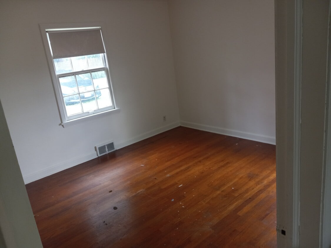 Building Photo - 4848 N Port Washington Rd