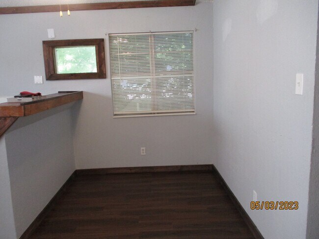 Foto del edificio - 1210 N Oak St