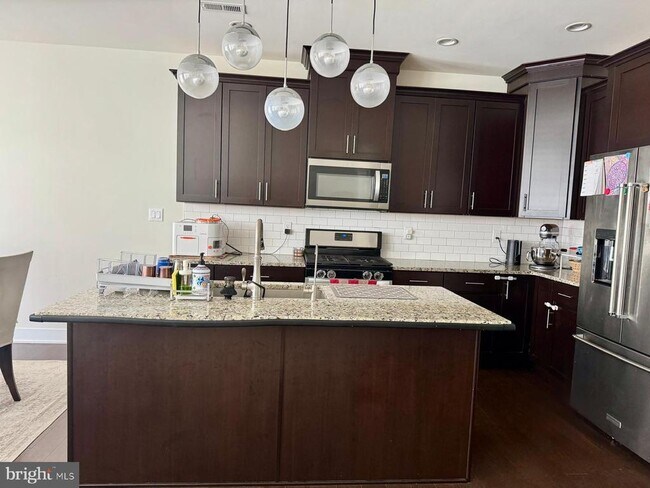 Building Photo - 607 Mockernut Ct