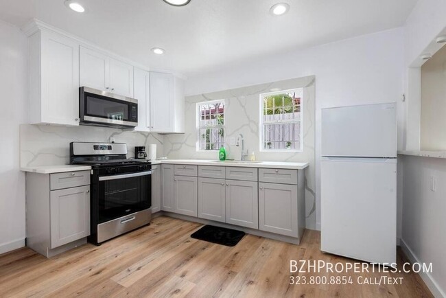 Foto del edificio - 1165 W 38th St