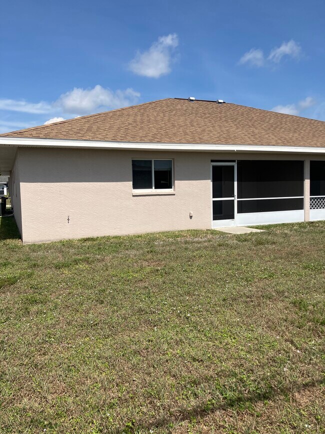 Foto del edificio - 3222 SW 7th Pl