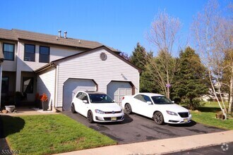 Building Photo - 829 Poplar Ct