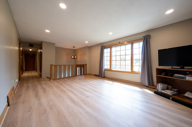 Building Photo - 3108 Country Wood Dr