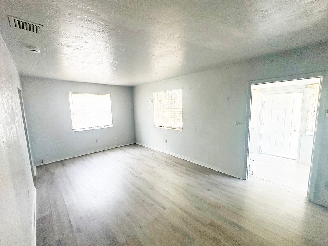 Foto principal - 12720 NW 18th Ct