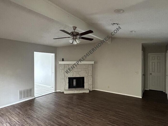 Building Photo - 1533 E 67th Pl. Tulsa, OK 74136