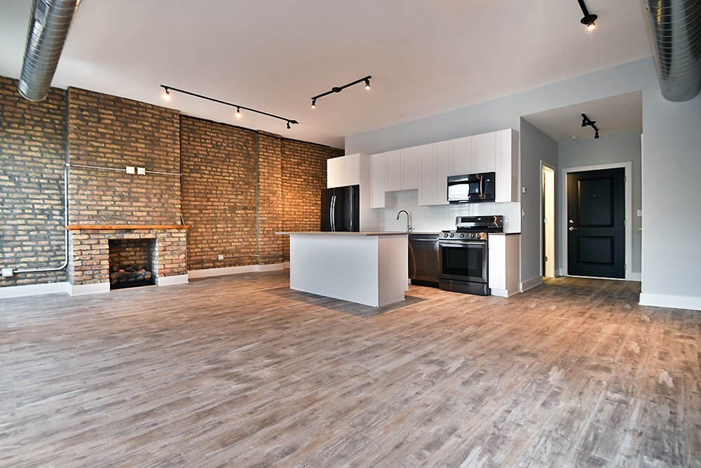 Primary Photo - 1552 N Damen Ave