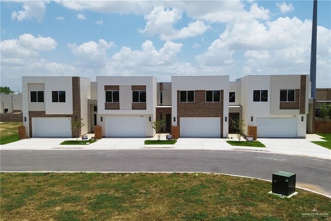 Building Photo - 1216 N Lincoln Ave