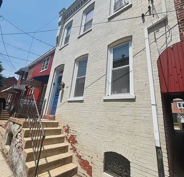 Building Photo - 411 St Joseph St