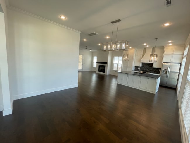 Building Photo - 6206 SW Luna Ln