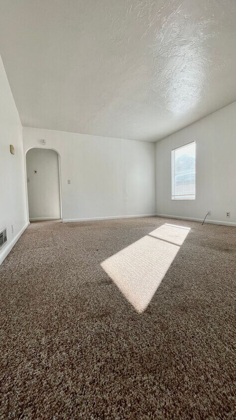 Primary Photo - 2804 Van Buren Ave