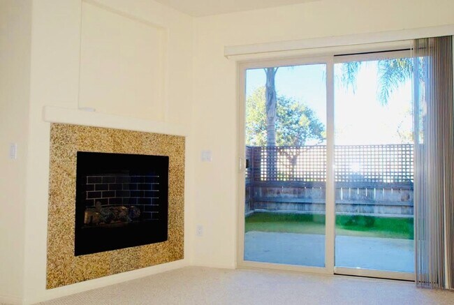 Building Photo - SPACIOUS 3BD/3.5BA TOWNHOUSE IN THE HEART ...
