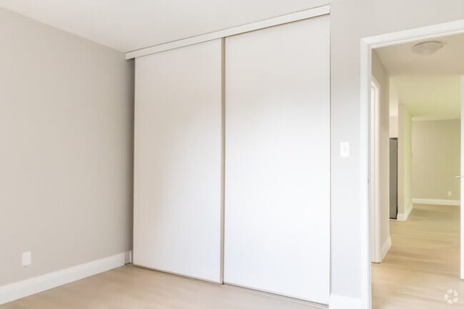 1BR, 1BA - 866SF - Second Bedroom - Bedford Oaks