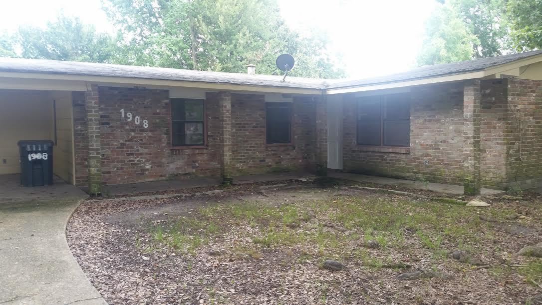 Primary Photo - Large 4 Bedroom Available Soon