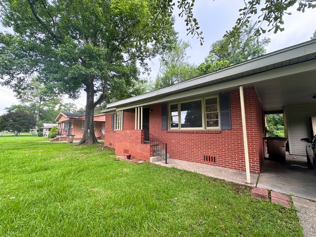 Building Photo - 916 Delmar Dr